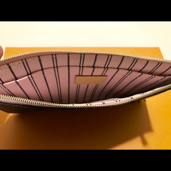 Sold! Rose Ballerine Louis Vuitton pochette - Picture 7 of 8